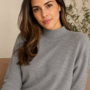 Suéter Feminino Tricô Solto Gola Meia Alta - Camisa Base Caimento Confortável para Outono e Inverno